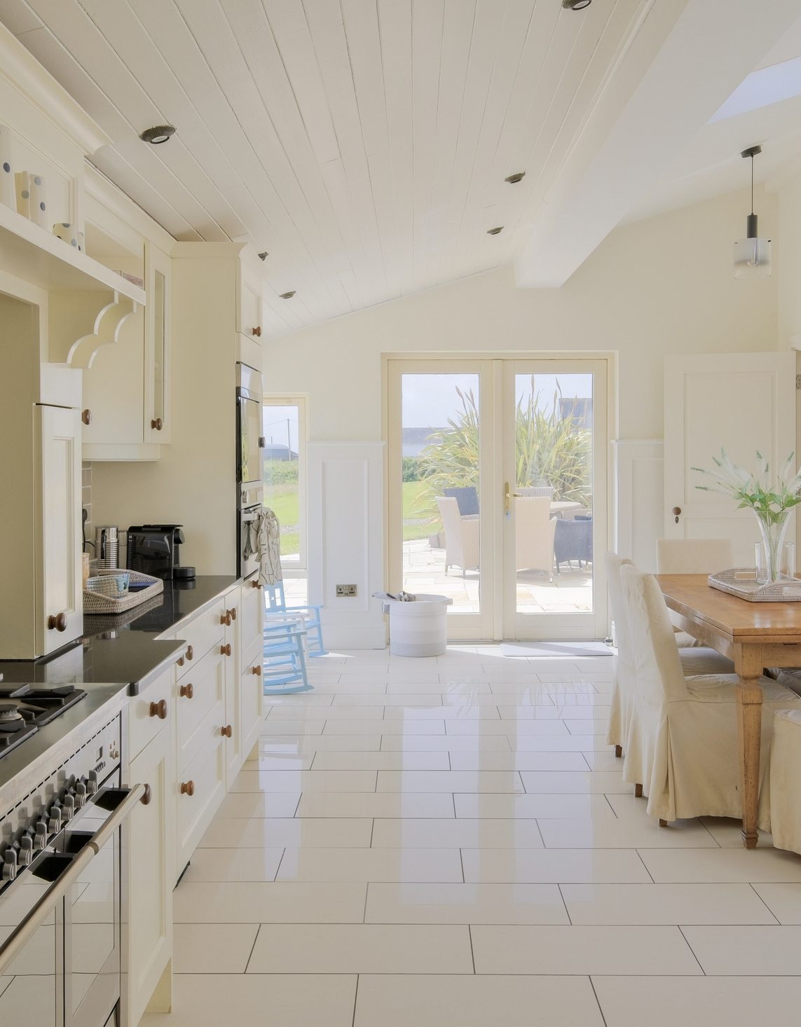 Open-plan kitchen and dining area at Howard's Way