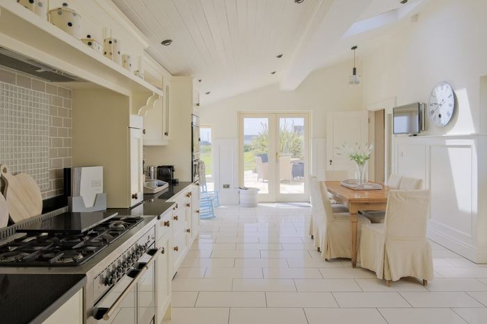 Kitchen with dining table and French doors to the terrace